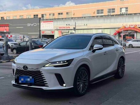 Lexus RX V