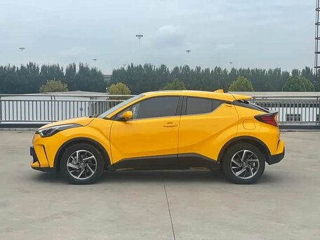 2022 Toyota C-HR I Рестайлинг, жёлтый, 1733000 рублей, вид 4