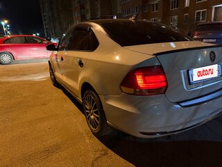 2017 Volkswagen Polo V Рестайлинг, белый, 420000 рублей, вид 4