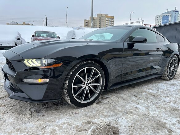 2021 Ford Mustang VI Рестайлинг, чёрный, 1999000 рублей - вид 12