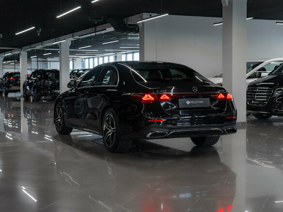 2026 Mercedes-Benz E-Класс 300 VI (W214, S214), чёрный - вид 4