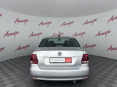 2017 Volkswagen Polo V Рестайлинг, серебристый, 1210000 рублей, вид 4