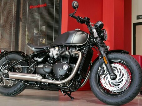 2024 Triumph Bonneville Bobber, серый, 1840000 рублей, вид 1