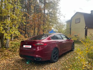 2013 Ford Fusion (North America) II, красный, 950000 рублей, вид 4