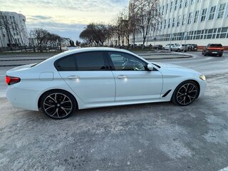 2021 BMW 5 серии 520i VII (G30/G31/G38) Рестайлинг, белый, 3000000 рублей, вид 2
