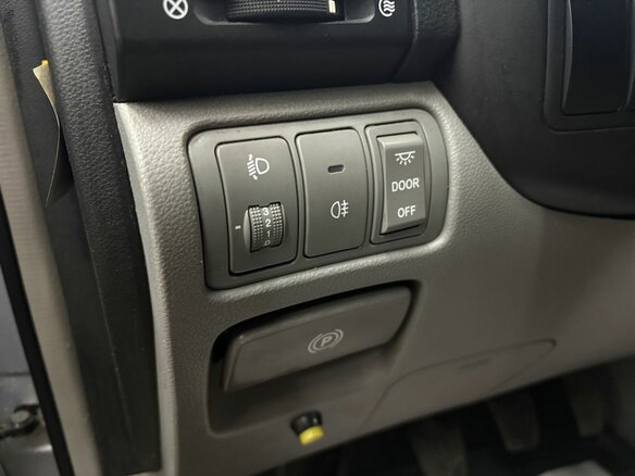 2007 Kia Carnival Grand II, серебристый, 599900 рублей - вид 8