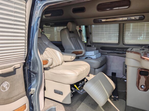 2013 Chevrolet Express II, чёрный, 3290000 рублей - вид 14