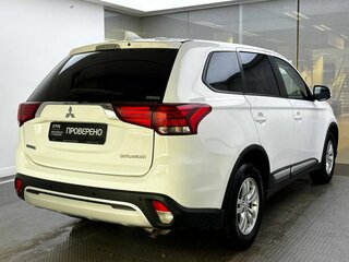 2019 Mitsubishi Outlander III Рестайлинг 3, белый, 2200000 рублей, вид 5