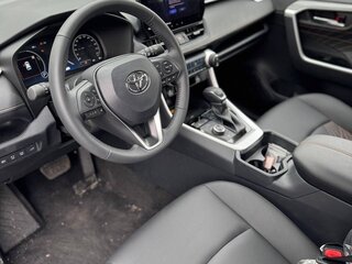 2024 Toyota RAV4 V (XA50), белый, 2830000 рублей, вид 4