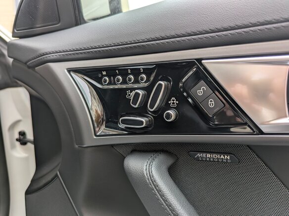 2015 Jaguar F-Type I, белый, 3000000 рублей - вид 21