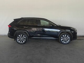2022 Toyota RAV4 V (XA50), чёрный, 2990000 рублей, вид 4