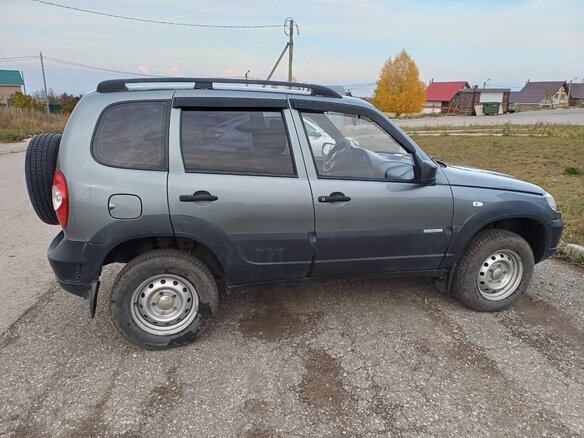 2015 Chevrolet Niva I Рестайлинг, серый, 540000 рублей - вид 1