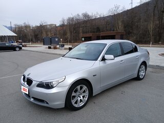 2004 BMW 5 серии 525i V (E60/E61), серебристый, 960000 рублей, вид 2