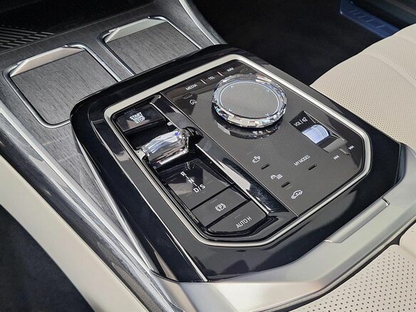 2025 BMW 7 серии 760i xDrive VII (G70), чёрный - вид 21