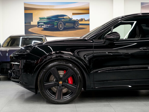 2026 Porsche Cayenne GTS III Рестайлинг, чёрный, 25600000 рублей - вид 8