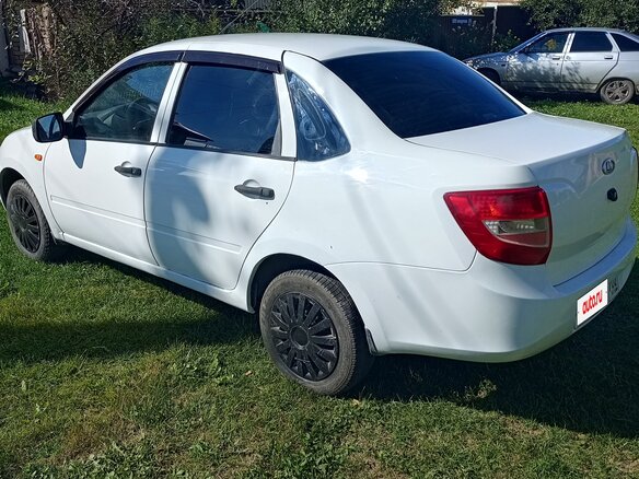 2013 Lada (ВАЗ) Granta I, белый, 217000 рублей - вид 2