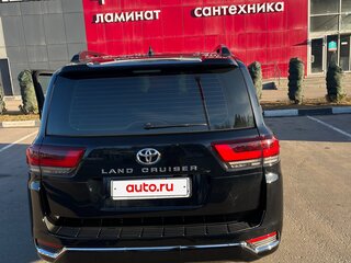 2022 Toyota Land Cruiser 300 Series, чёрный, 12490000 рублей, вид 3