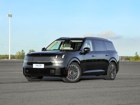 Lynk & Co 900