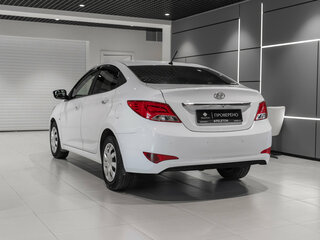 2014 Hyundai Solaris I Рестайлинг, белый, 720000 рублей, вид 4