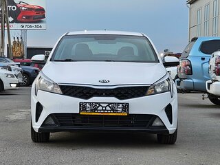 2021 Kia Rio IV Рестайлинг, белый, 1200000 рублей, вид 2
