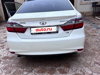 2016 Toyota Camry VII (XV50) Рестайлинг, белый, 1900000 рублей, вид 2