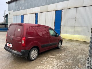 2010 Peugeot Partner II, красный, 800000 рублей, вид 5
