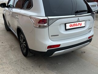 2014 Mitsubishi Outlander III, белый, 1550000 рублей, вид 4