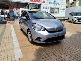 2022 Honda Fit IV, серебристый, 950000 рублей, вид 4