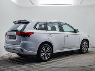 2022 Mitsubishi Outlander III Рестайлинг 3, белый, 1939000 рублей, вид 5