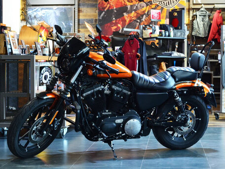 2020 Harley-Davidson Sportster 883, оранжевый, 1150000 рублей, вид 2