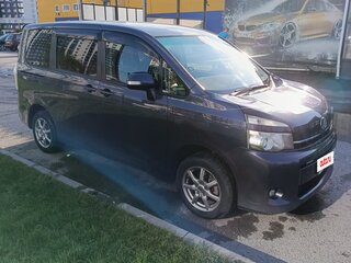 2010 Toyota Voxy II (R70), фиолетовый, 1380000 рублей, вид 3