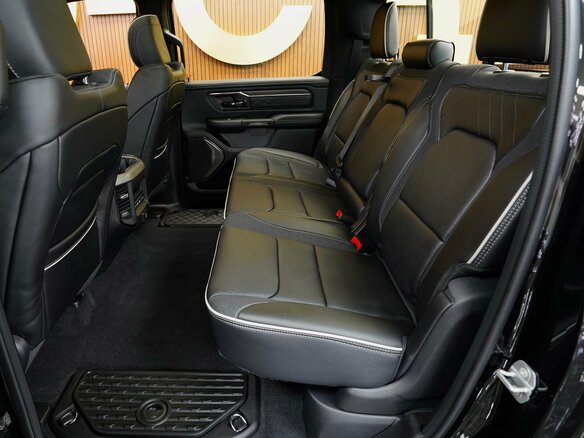 2026 Ram 1500 Crew Cab V Рестайлинг, чёрный - вид 19