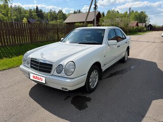 1997 Mercedes-Benz E-Класс 200 II (W210, S210), белый, 2330000 рублей, вид 1