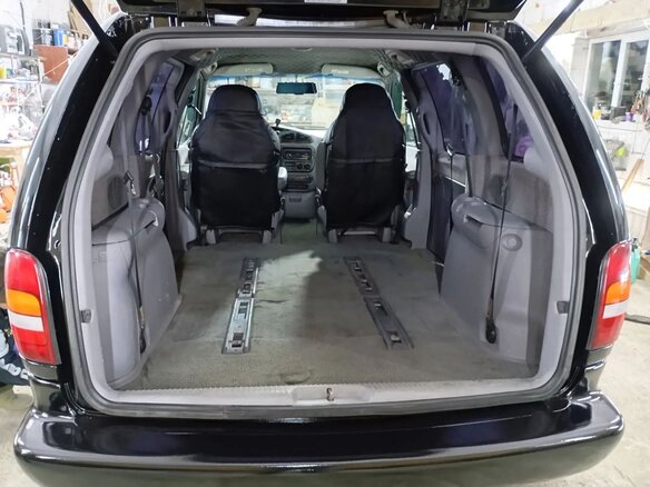 1998 Chrysler Voyager III, чёрный - вид 7