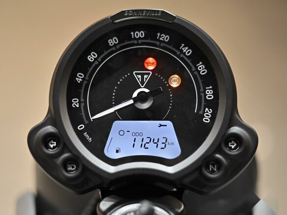 2021 Triumph Street Twin, чёрный, 799000 рублей - вид 7