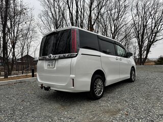 2018 Toyota Noah III (R80) Рестайлинг, белый, 1984000 рублей, вид 5
