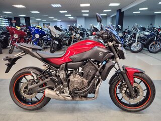 2016 Yamaha MT-07 (FZ-07), красный, 650000 рублей, вид 1