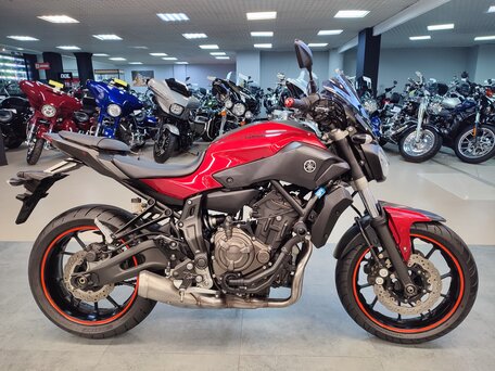 2016 Yamaha MT-07 (FZ-07), красный, 650000 рублей, вид 1