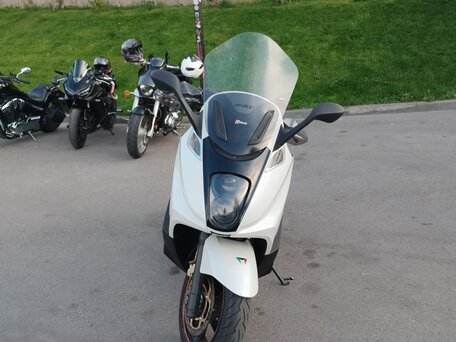 2015 Gilera GP800, белый, 700000 рублей, вид 2