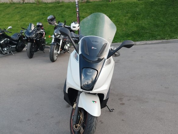 2015 Gilera GP800, белый, 700000 рублей - вид 1