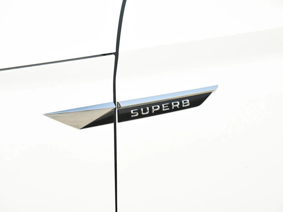 2025 Skoda Superb III Рестайлинг, белый, 2580005 рублей - вид 5