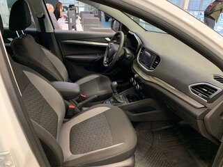2026 Lada (ВАЗ) Vesta I Рестайлинг (NG), белый, 1668149 рублей, вид 2