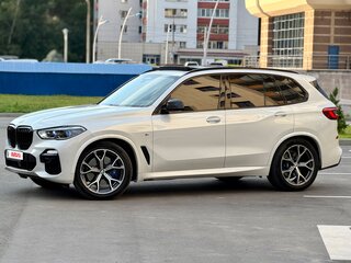2018 BMW X5 50i IV (G05/G18), белый, 4300000 рублей, вид 3