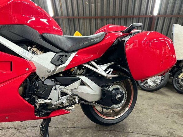 2014 Honda VFR 800, красный, 910000 рублей - вид 27