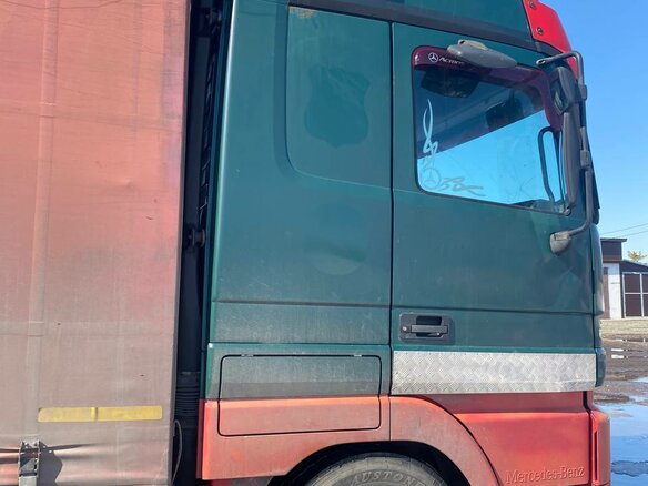 2000 Mercedes-Benz Actros, красный, 2000000 рублей - вид 7