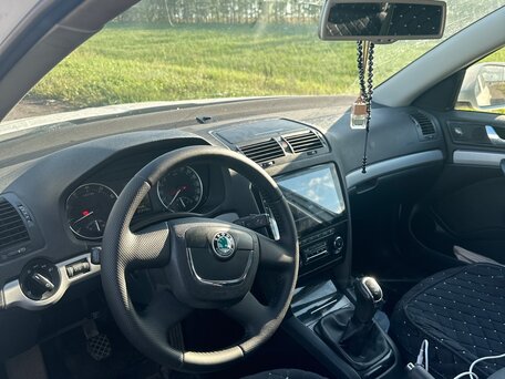 2012 Skoda Octavia II (A5) Рестайлинг, белый, 800000 рублей, вид 5