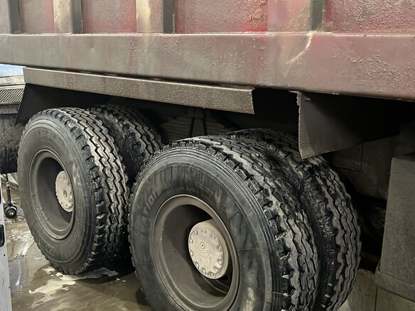 2007 Sinotruk Howo A5, красный, 1100000 рублей - вид 3