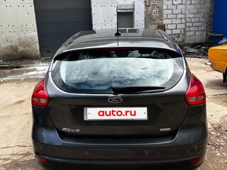 2017 Ford Focus III Рестайлинг, серый, 880000 рублей, вид 4