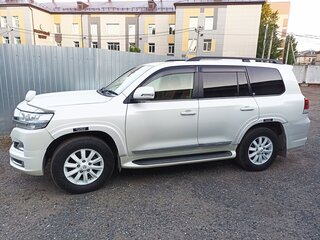 2017 Toyota Land Cruiser 200 Series Рестайлинг 2, белый, 7990000 рублей, вид 2