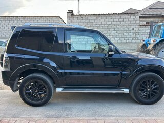 2007 Mitsubishi Pajero IV, чёрный, 1300000 рублей, вид 2